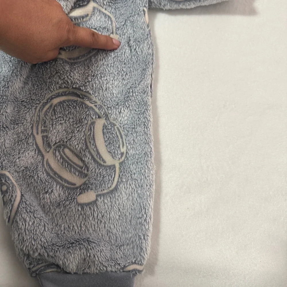 Children Place Boys Medium (7-8) Plush Hooded Onesie in Light Gray Flaw Hole Pic